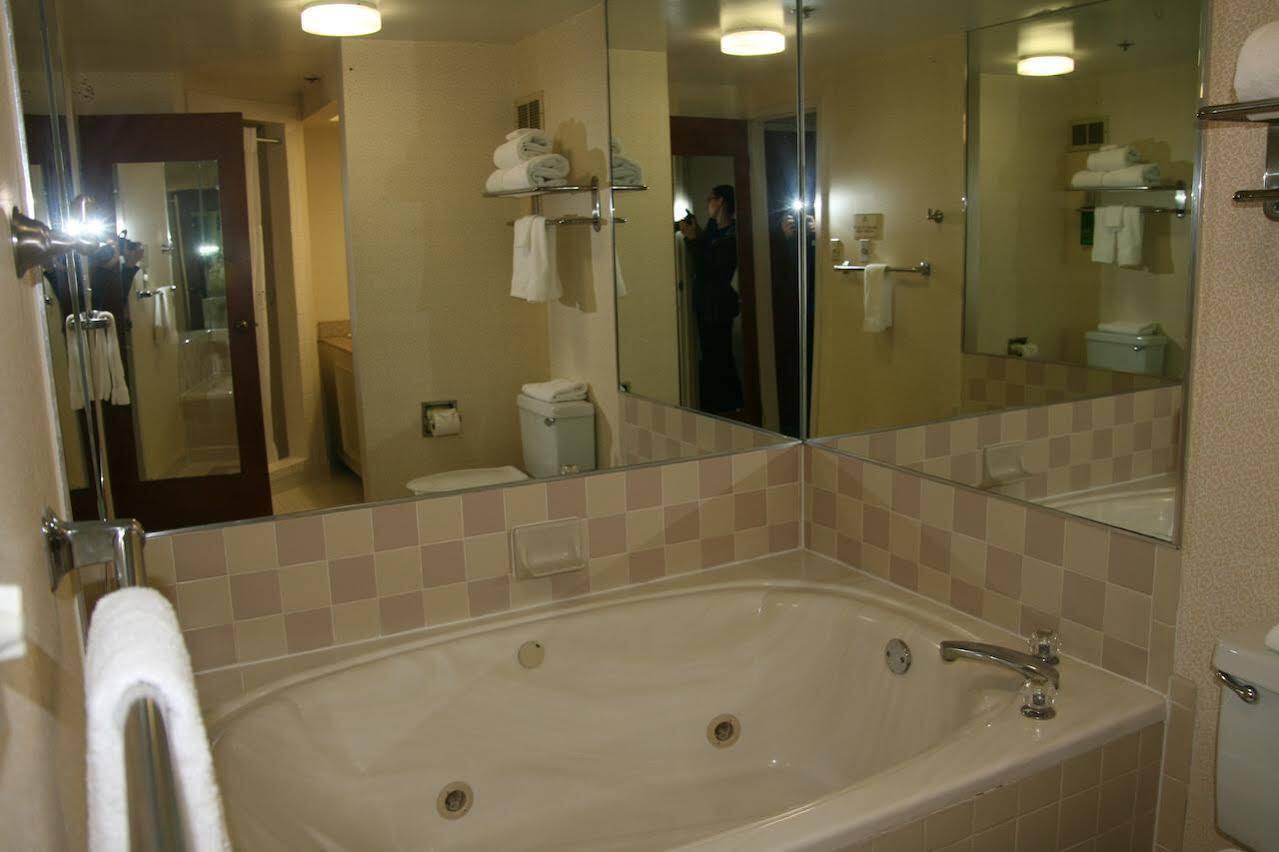 Baymont By Wyndham Clarksville Northeast Eksteriør billede